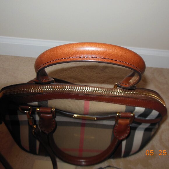 Burberry Orchard Bowling Handbag Bridle House Check pattern tan w/ original tags - Picture 6 of 16